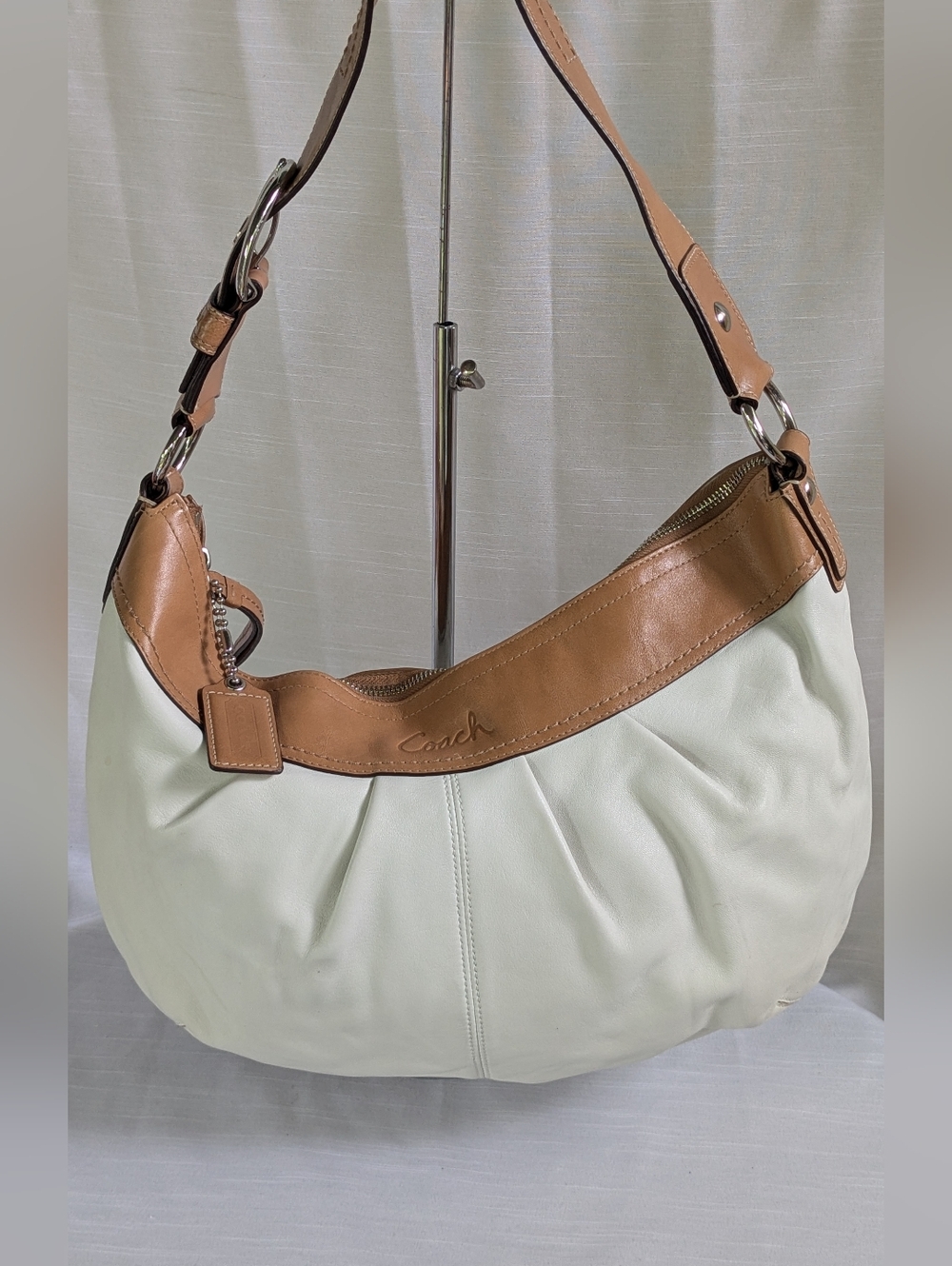 Coach Vintage Cream and Tan Leather Hobo Shoulder Bag